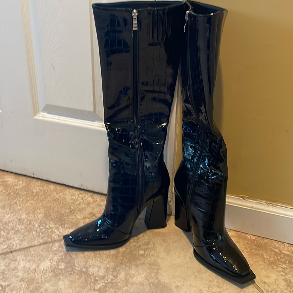 Size 8 black boots